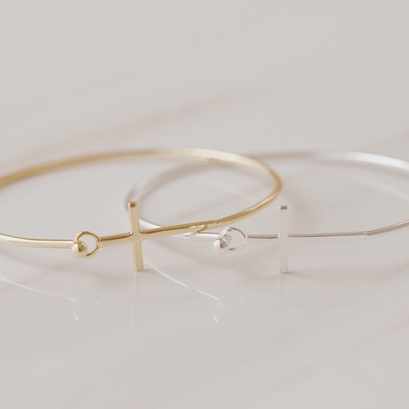 Cross Bracelet | 14k Gold Plated - Picture 7 of 8